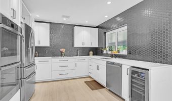 733 OVERLOOK Dr, Apopka, FL 32703