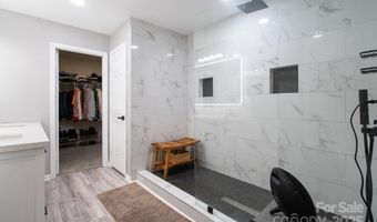 3902 Larkhaven Village Dr, Charlotte, NC 28215