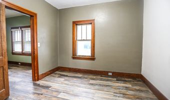 805 NE 1st Ave, Aberdeen, SD 57401