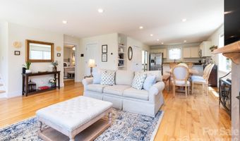 32 Greenwood Fields Dr, Asheville, NC 28804
