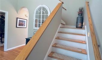 20 Canton Ct, Cranston, RI 02921