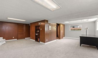 8225 Marvale Ln, Affton, MO 63123