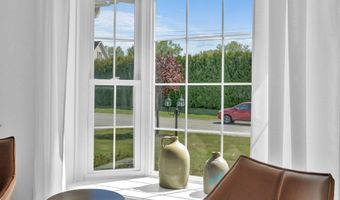 40 Hillview Dr, Bangor, ME 04401
