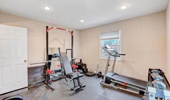 77 Warren Dr, Aberdeen, NJ 07747