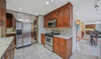140 Dogwood Rd, Albertson, NY 11576