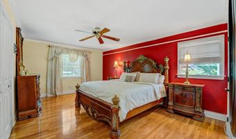 5 Trotter Ter, Belford, NJ 07718