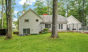 8 Westgate Rd, Cumberland, RI 02864