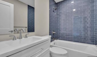 55 Maiden Ln, Bergenfield, NJ 07621