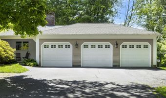 17 Schuyler Hills Rd, Albany, NY 12211