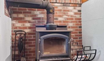 9 Iriquois Dr, Ashburnham, MA 01430