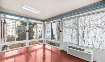 2420 I St NW, Washington, DC 20037