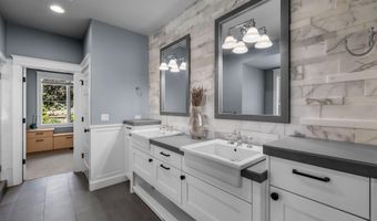 61525 Meeks Trl, Bend, OR 97702
