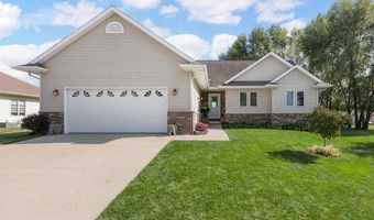 149 Country Club Ct, Anamosa, IA 52205