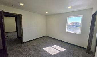 38515 129th St, Aberdeen, SD 57401