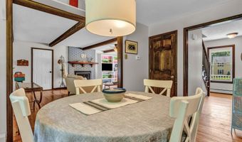8 Sassafras Ln, Clinton, CT 06413
