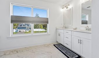 1 Melinda Ct, Bayville, NJ 08721