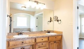 2001 Yukon Dr, Barling, AR 72923