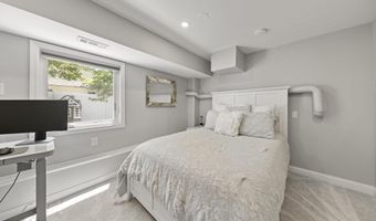 522 Mackey Ave, Belford, NJ 07718