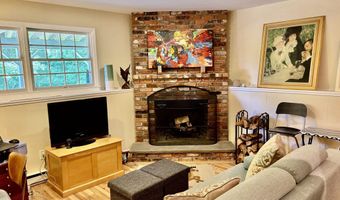 5 Governors Ln, Bethel, CT 06801