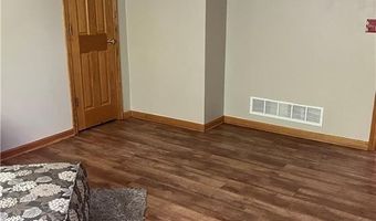 15733 Pine Cir, Basehor, KS 66007
