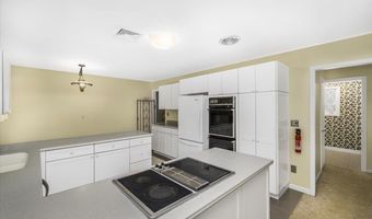 11 Strawberry Hill Rd, Bedford, NH 03110