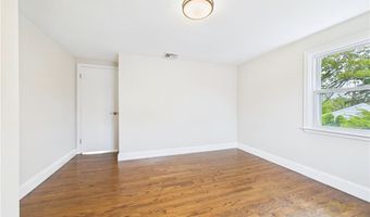 28 Eden Crest Dr, Cranston, RI 02920