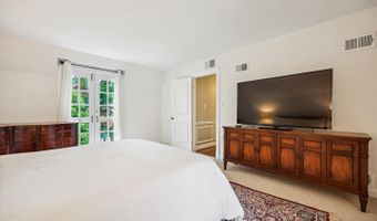 7600 CHARLESTON Dr, Bethesda, MD 20817