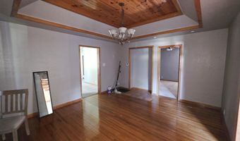 517 S Adams Ave, Aurora, MO 65605