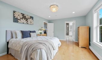 29 Weatherdeck Dr, Bourne, MA 02532