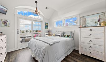 222 7TH St, Beach Haven, NJ 08008