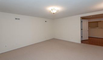 925 Westrun Dr, Ballwin, MO 63021