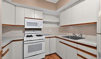 38 W 43RD St, Bayonne, NJ 07002