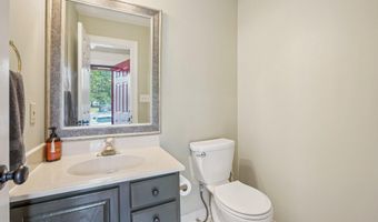 21180 HEDGEROW Ter, Ashburn, VA 20147