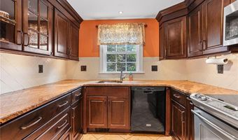 42 Pelham Pkwy, North Providence, RI 02911