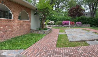 8904 BRIDGEHAVEN Ct, Alexandria, VA 22308