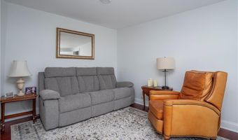 203 Fenner Ave 5, Middletown, RI 02842