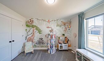 576 Hollow Dr, Ammon, ID 83401