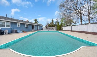 7 Glenwood Dr, Bayville, NJ 08721