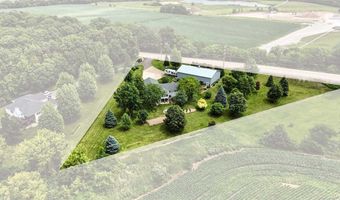 5709 Oak Crest Hill Rd SE, Riverside, IA 52327