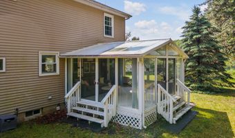 3 Oaks Ct, Albany, NY 12203