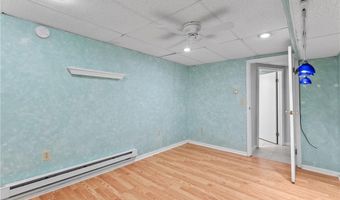 71 Hawthorne Pl, North Providence, RI 02904