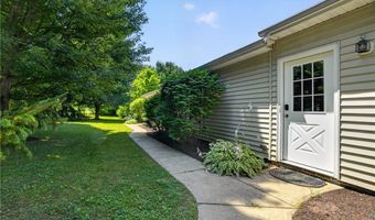 12757 Chamberlain Rd, Aurora, OH 44202