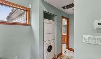 40 North Cir, Aberdeen, NJ 07747