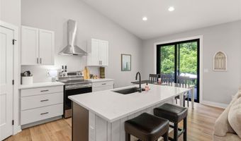 1040 W Trace Pl, Polk City, IA 50226