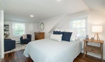 17 Rosedale Ct, Middletown, RI 02842