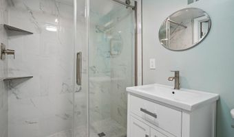 3536 N DICKERSON St, Arlington, VA 22207