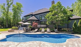 560 Club Dr, Aurora, OH 44202