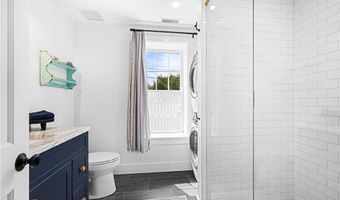 17 Goose Island Rd, Narragansett, RI 02882