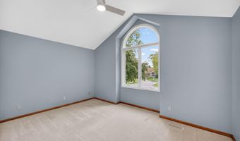 909 Idaho Ave, Ames, IA 50014