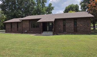 806 E Springfield St, Aurora, MO 65605